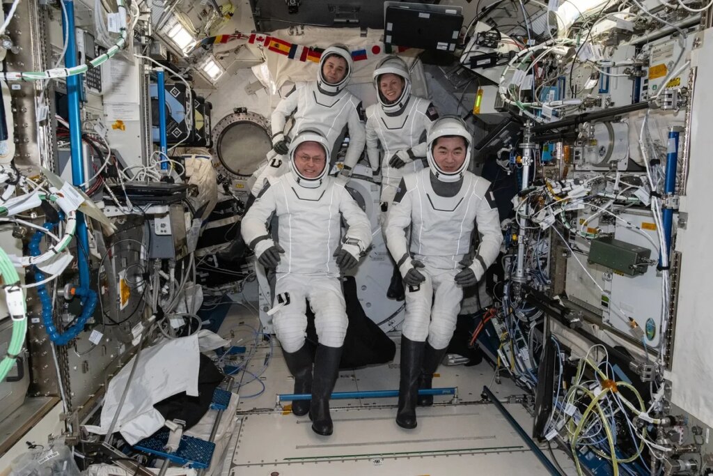 Astronauts Evacuate the ISS after Medical Incident Astronauts Evacuate the ISS after Medical Incident