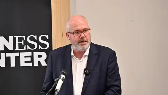 Federal government slips $12.7 million to 8 quantum projects tackling energy, minerals and health Tim Ayres giving a speech at the the Hunter Business Forum in Newcastle in March 2025