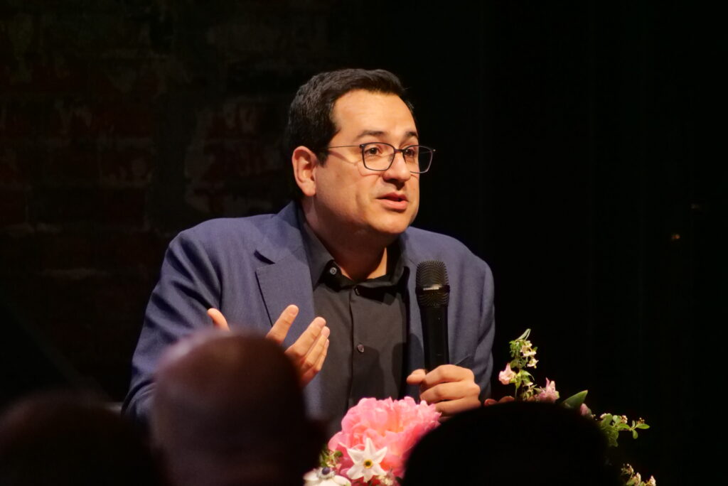 Microsoft hires former Ai2 CEO Ali Farhadi and key researchers for Suleyman’s AI team – GeekWire Microsoft hires former Ai2 CEO Ali Farhadi and key researchers for Suleyman’s AI team – GeekWire