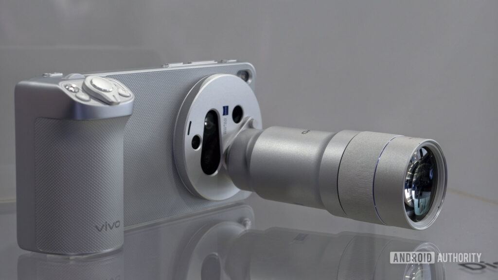 Miss OnePlus’s Xpan mode? This Ultra phone basically has Xpan for video. vivo X300 Ultra with 400mm telephoto extender