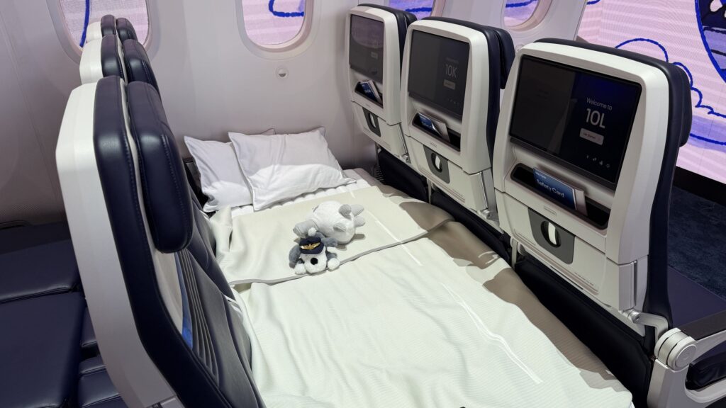 United’s Relax Row gives you more space — and eight power ports United’s Relax Row gives you more space — and eight power ports