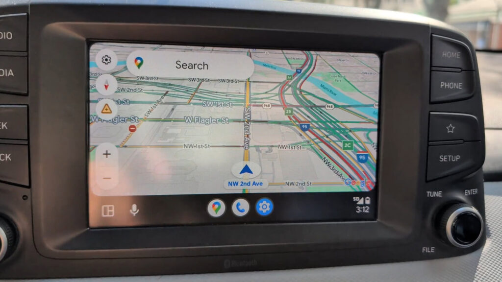 Android Auto doesn’t let you dismiss alarms, but Google is working on a solution Android Auto Google Maps centered