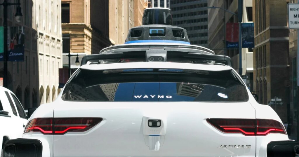 This AI lets self-driving cars “remember” past drives to plan safer routes This AI lets self-driving cars “remember” past drives to plan safer routes