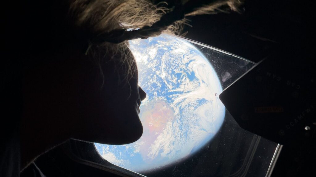 iPhone just captured Earth as a giant blue bubble, leaving Android green with envy Artemis iPhone photo 1