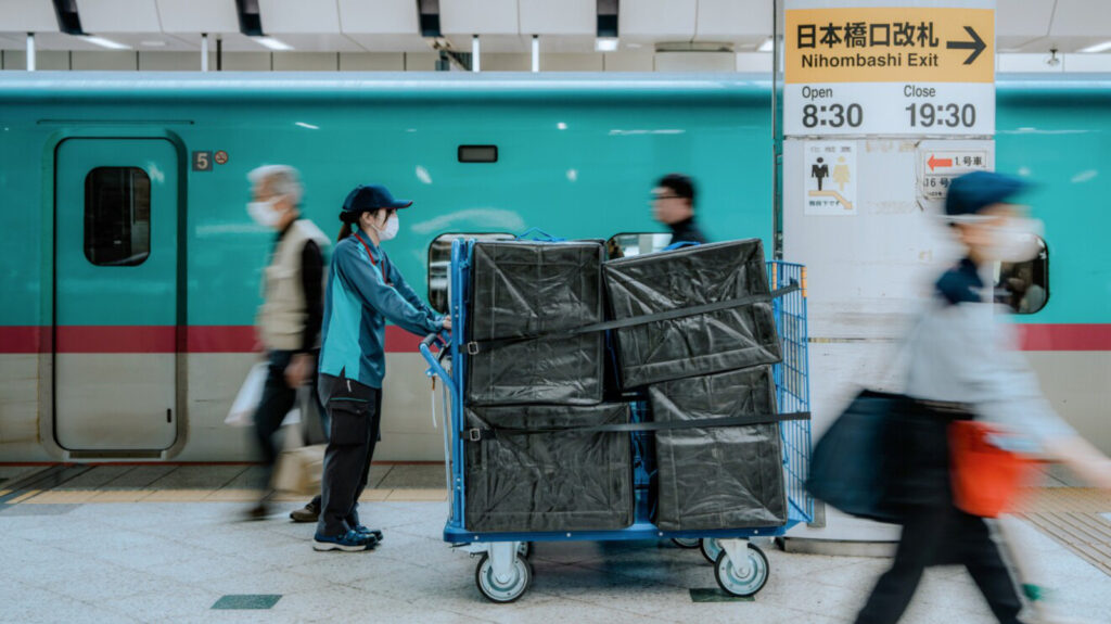 Amazon Japan Is Now Transporting Packages On Shinkansen Bullet Trains Amazon Japan Is Now Transporting Packages On Shinkansen Bullet Trains
