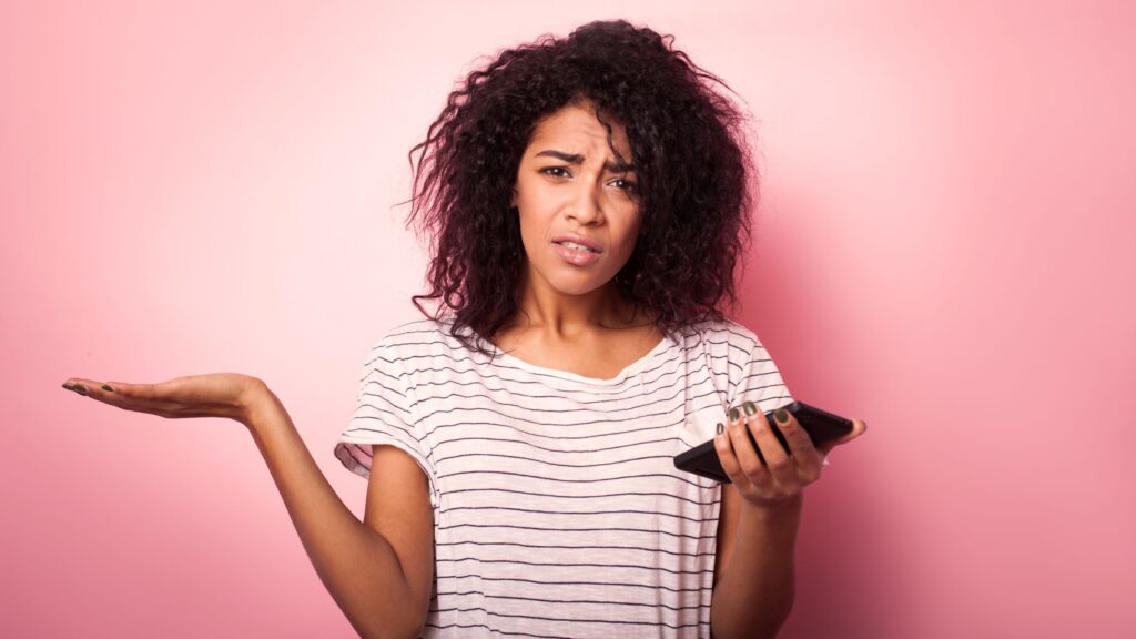 Android malware uses blank icons and fake screens to steal financial credentials