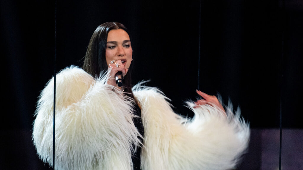 Dua Lipa Is Suing Samsung For $15 Million Dua Lipa Is Suing Samsung For $15 Million