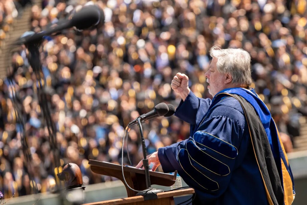 Graduating Students Cheer as Steve Wozniak Tell Them Human Intelligence Still Matters Graduating Students Cheer as Steve Wozniak Tell Them Human Intelligence Still Matters
