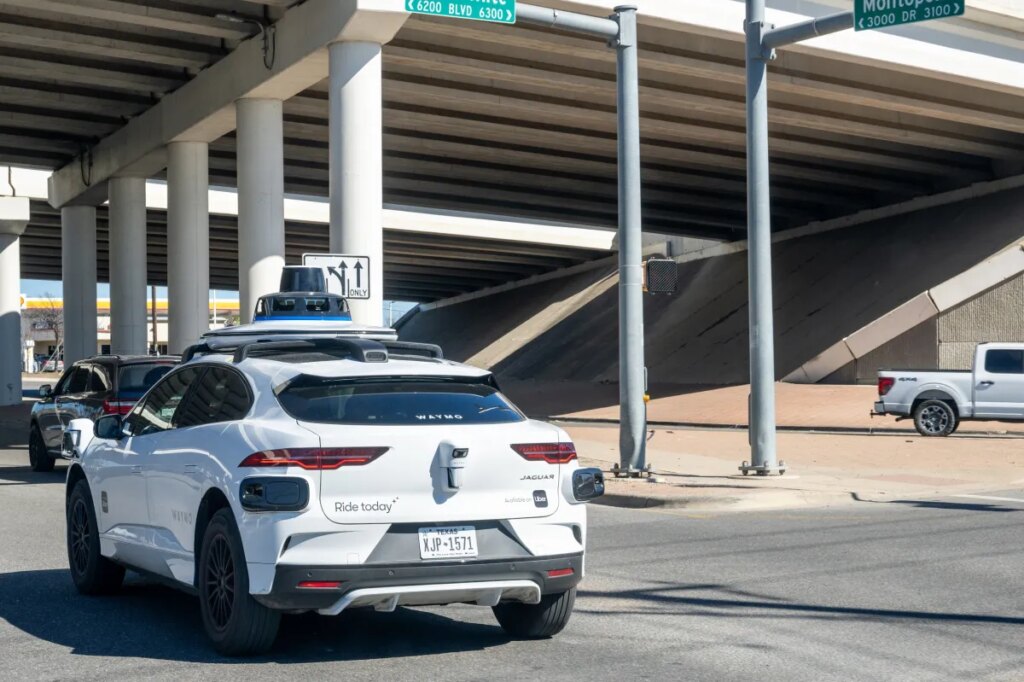 Man Says His Waymo Ditched Him at the Airport Before He Could Get His Luggage Out of the Trunk, Refused to Return Man Says His Waymo Ditched Him at the Airport Before He Could Get His Luggage Out of the Trunk, Refused to Return