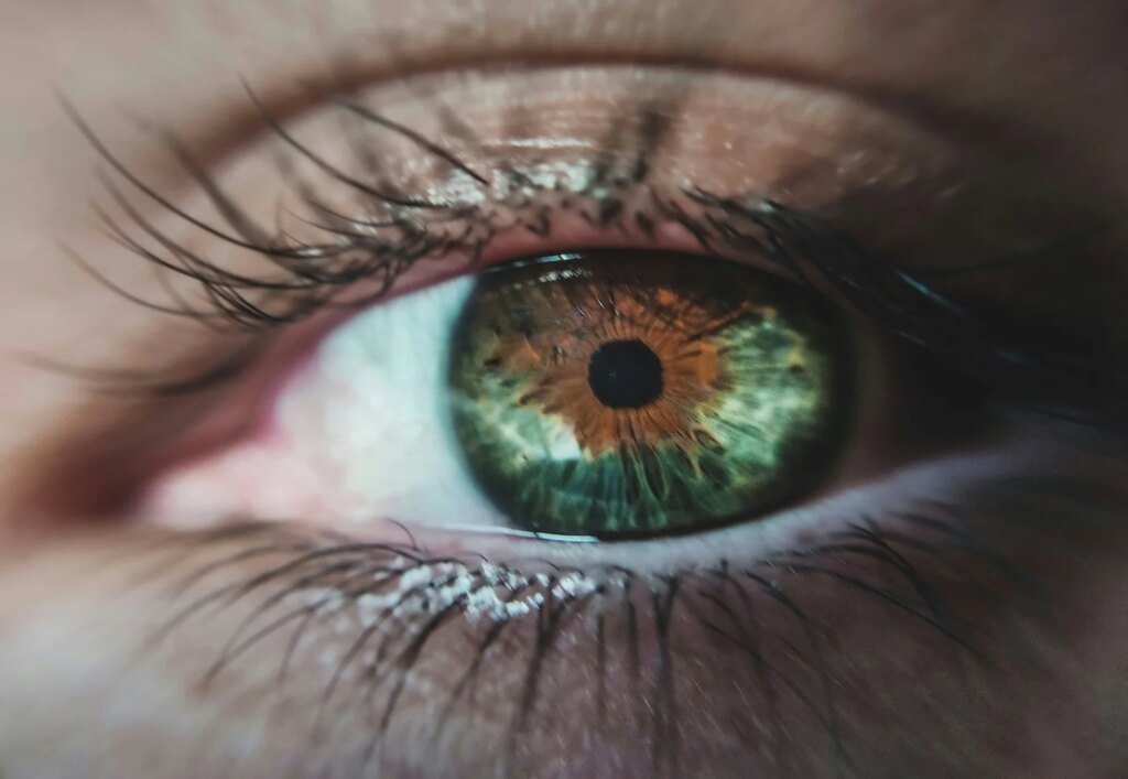 Photosynthetic Drops Soothe Dry Eyes With Sunlight Photosynthetic Drops Soothe Dry Eyes With Sunlight