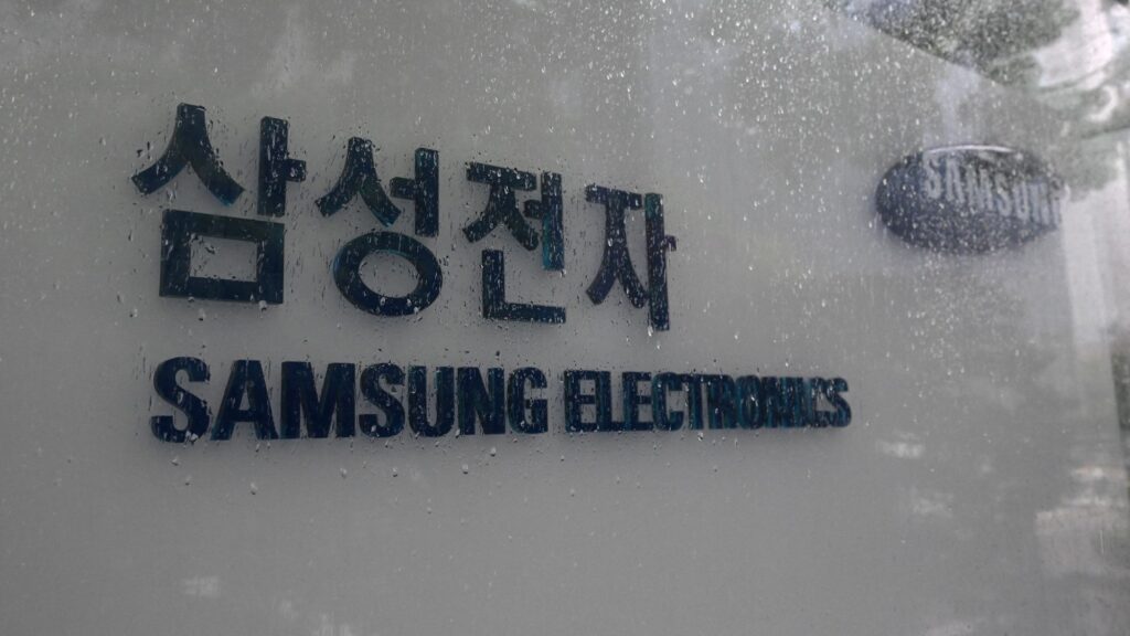 Samsung’s $400,000 payout for memory workers sparks revolt as other divisions get only $4,000, fueling intentional production slowdowns — internal resentment disrupts packaging operations, major AI chip project decisions to a complete halt Samsung's $400,000 payout for memory workers sparks revolt as other divisions get only $4,000, fueling intentional production slowdowns — internal resentment disrupts packaging operations, major AI chip project decisions to a complete halt