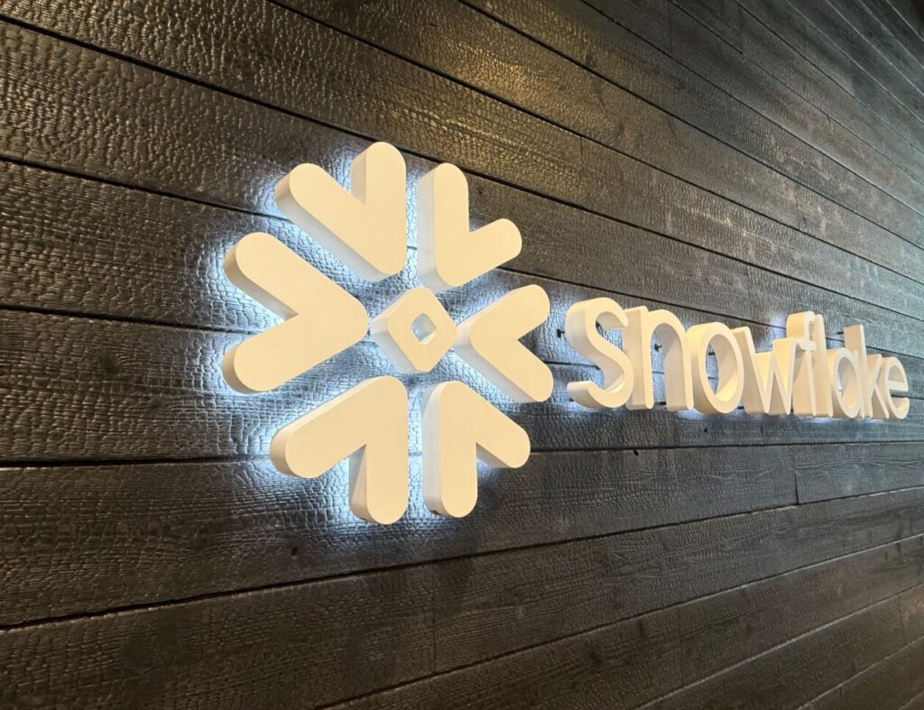 Snowflake commits $6B to Amazon Web Services over 5 years in latest AI infrastructure deal – GeekWire Snowflake commits $6B to Amazon Web Services over 5 years in latest AI infrastructure deal – GeekWire