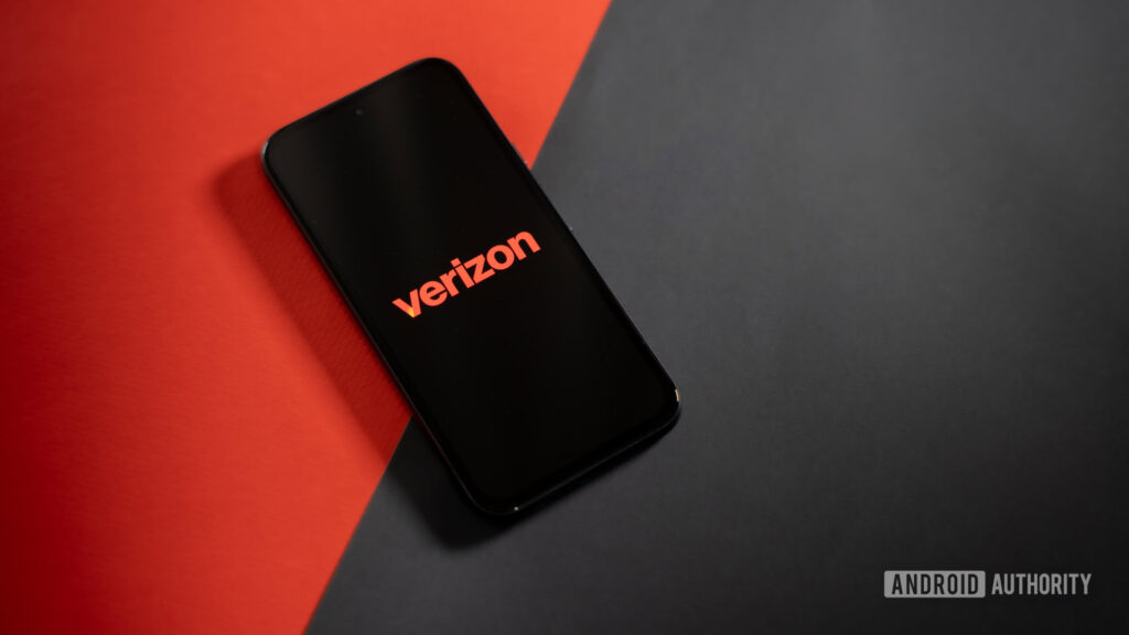 This Verizon user owed $400, but the carrier made an unexpected move Verizon Wireles logo on phone stock photo 1