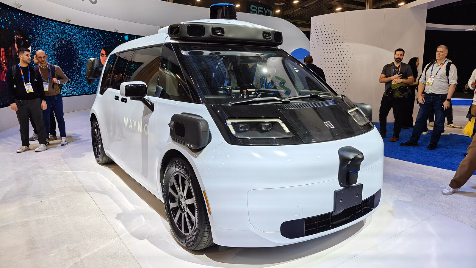 Waymo starts offering rides in its new robotaxi van—a ‘living room on wheels’ Waymo starts offering rides in its new robotaxi van—a 'living room on wheels'