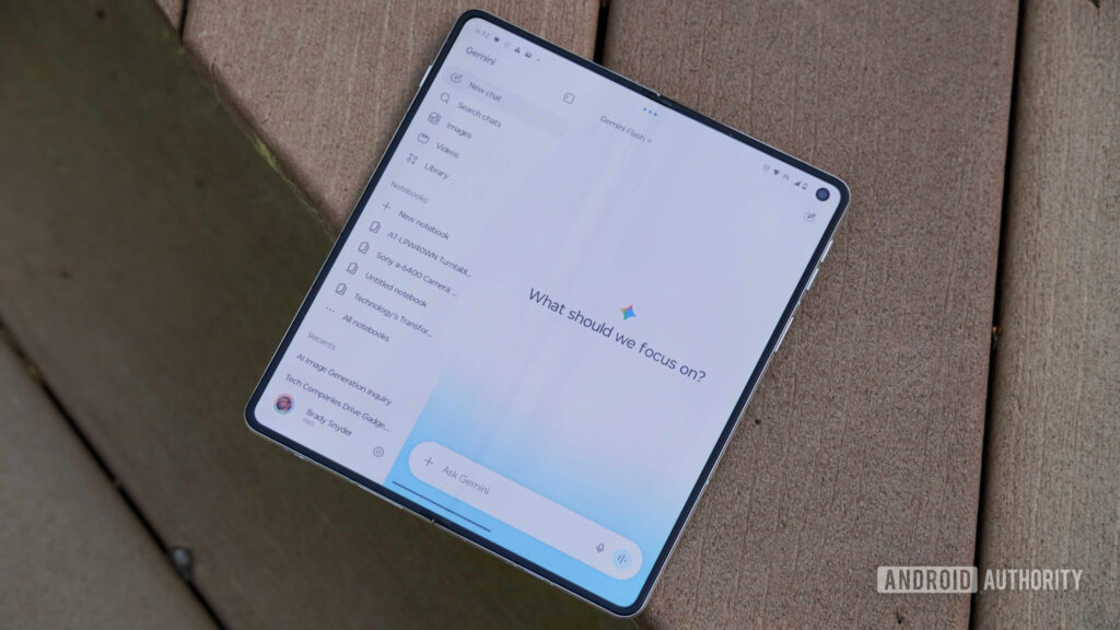 What I love (and hate) The foldable interface of the Gemini Neural Expressive design.