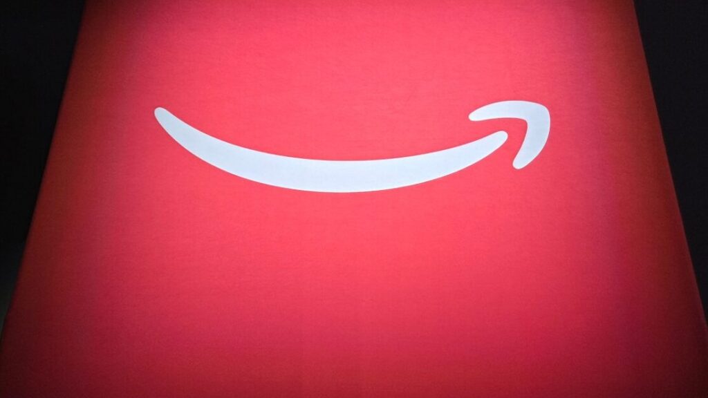 Amazon employees file civil rights complaint over company probe into data center testimony – GeekWire