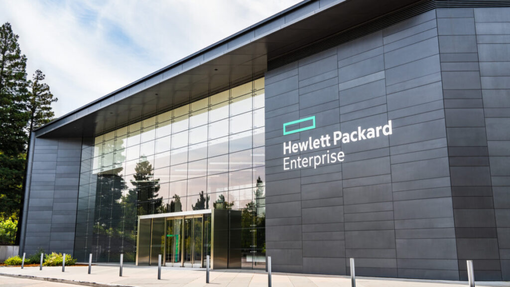 HPE tempts VMware users, partners with year of free virtualization software