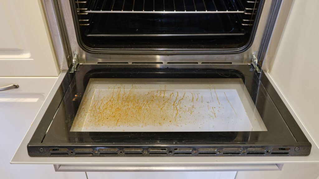 How to remove oven glass stains without leaving a single scratch — using this one natural solution How to remove oven glass stains without leaving a single scratch — using this one natural solution