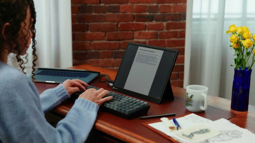 Someone made a portable 60Hz E-Ink display that you can game on Modos Flow E Ink Display