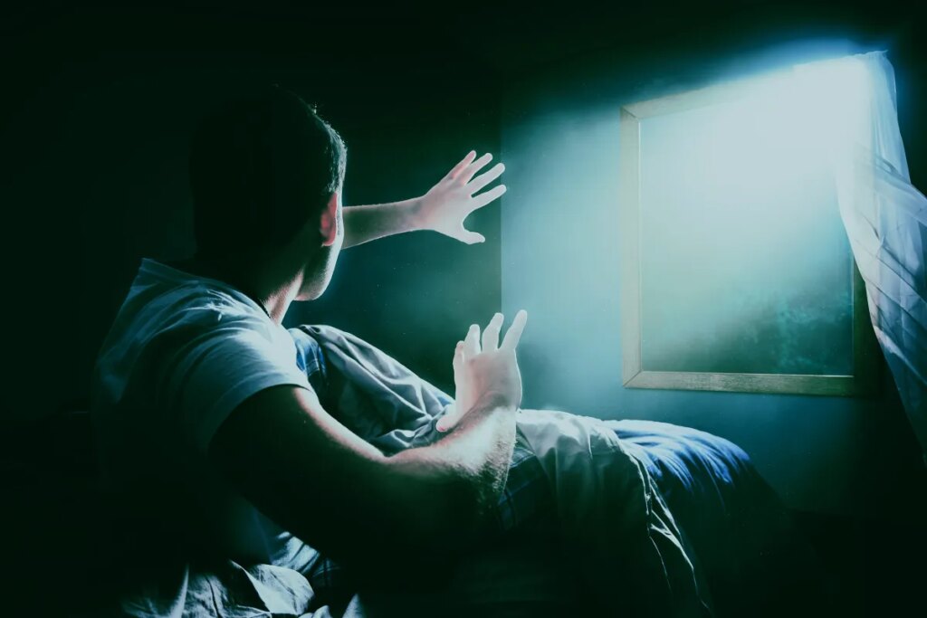 Suburbanites Freaked Out by Mysterious Drones Leering Into Their Homes at Night Suburbanites Freaked Out by Mysterious Drones Leering Into Their Homes at Night