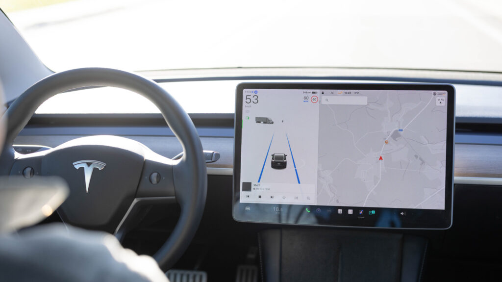 Tesla In Autopilot Crashed Into Texas Home, Killing One Tesla In Autopilot Crashed Into Texas Home, Killing One