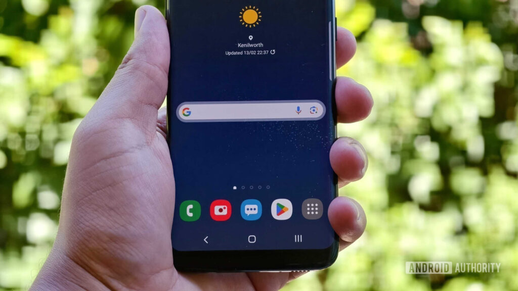 The Galaxy S8 and Note 8 are almost 10 years old, but just got a surprise update Samsung Galaxy S8 display