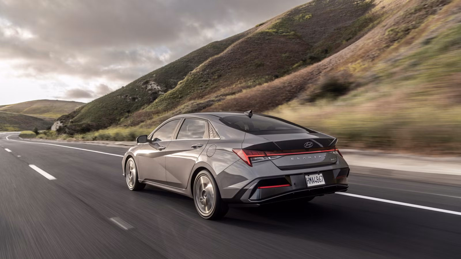 This Hyundai hybrid gets better highway mpg than the Prius and costs $3,000 less This Hyundai hybrid gets better highway mpg than the Prius and costs $3,000 less