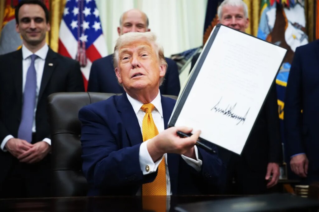 Trump Orders Construction of Powerful Quantum Computer