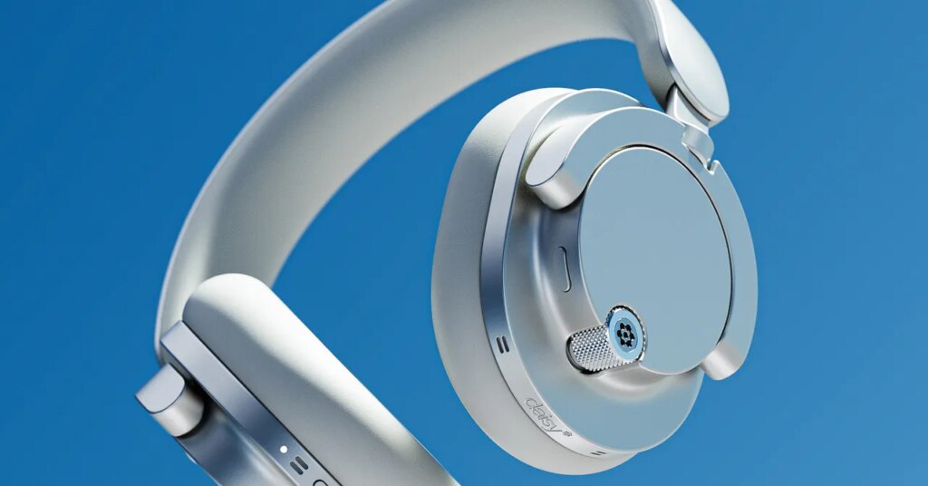 Daisy Sound’s First Headphones Are Premium, High-Quality—and Just a Little Bit Cheaper Daisy Sound’s First Headphones Are Premium, High-Quality—and Just a Little Bit Cheaper