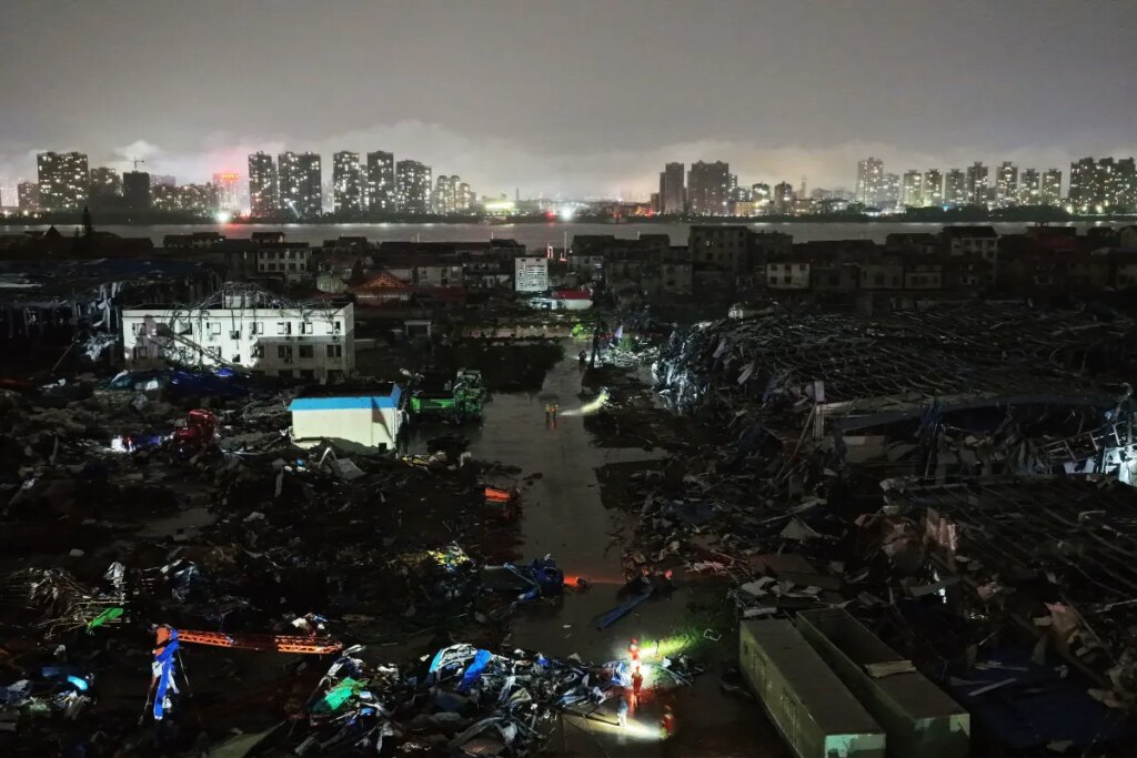 Freak Tornado Sucks Man Out of 12-Floor Apartment Freak Tornado Sucks Man Out of 12-Floor Apartment