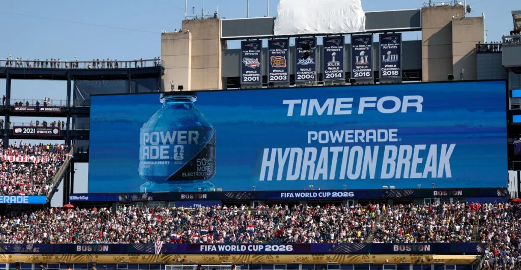 Hydration isn’t complicated: Just drink water Hydration isn’t complicated: Just drink water