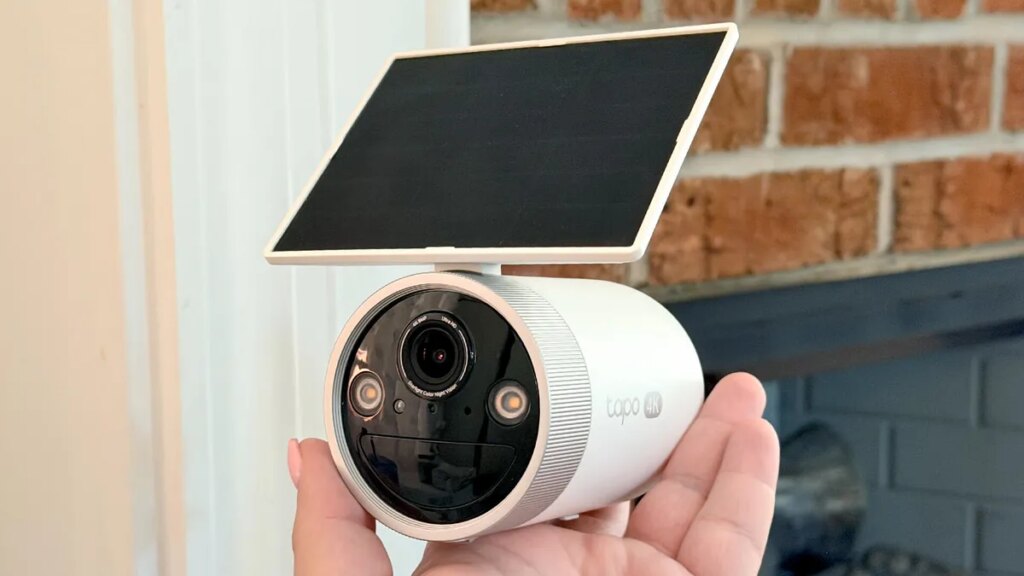 I set up a solar panel security camera in my yard – and the image quality beat my Ring I set up a solar panel security camera in my yard - and the image quality beat my Ring