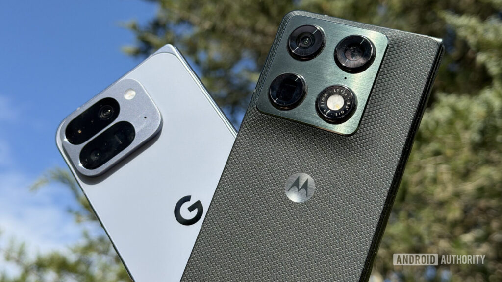 Motorola Razr Fold Google Pixel 10 Pro Fold sunlight