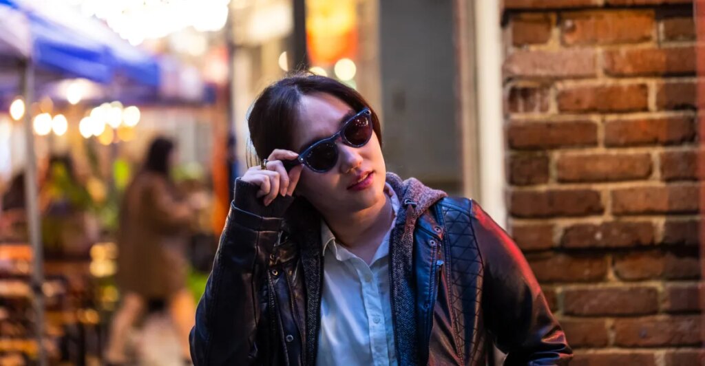 Meta’s glasses will turn off the camera if you tamper with the privacy light Meta’s glasses will turn off the camera if you tamper with the privacy light