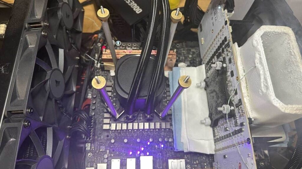 RTX 5090D Overclocked to More Than 4GHz in First for Blackwell RTX 5090D Overclocked to More Than 4GHz in First for Blackwell