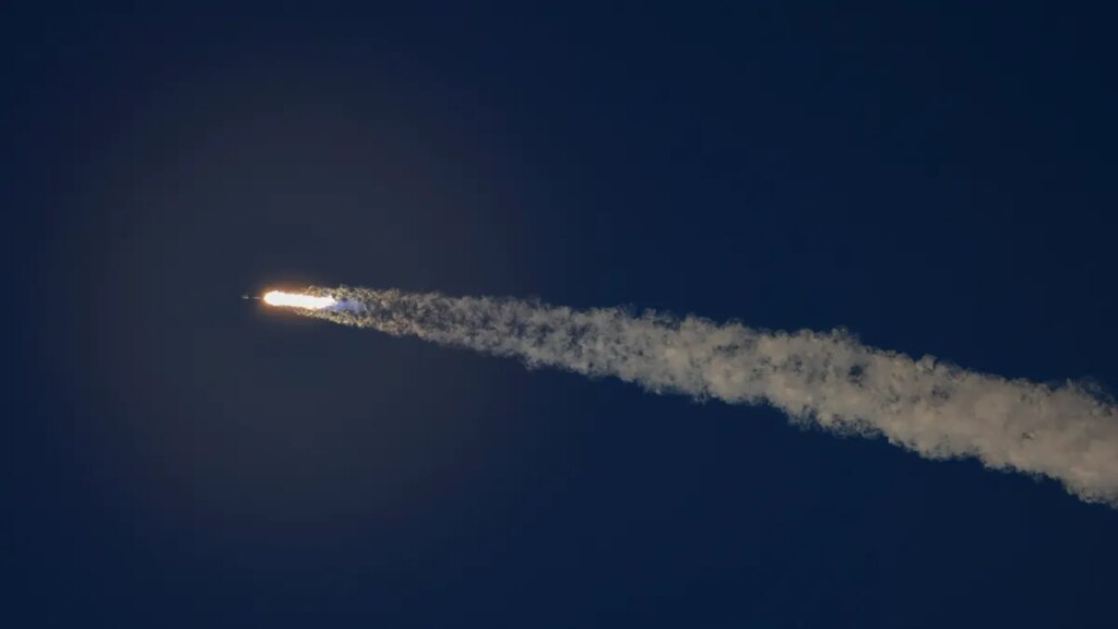 SpaceX wants to launch 100,000 more Starlink satellites - for 100x the bandwidth