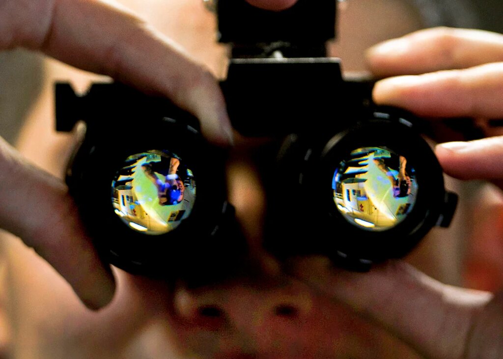 New Night-Vision Glasses Show Color New Night-Vision Glasses Show Color